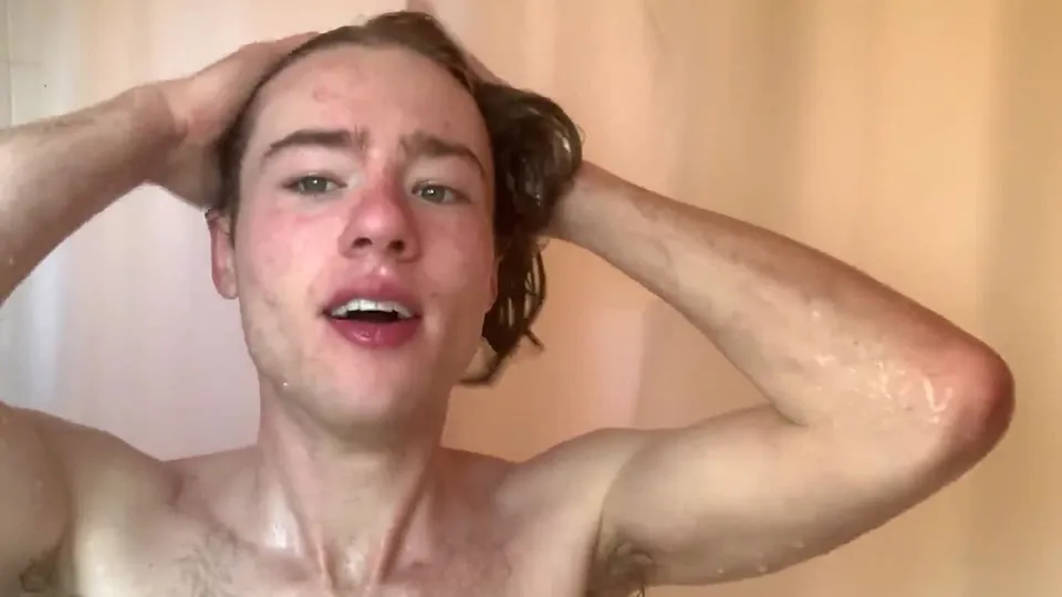 无套美男的淋浴护发