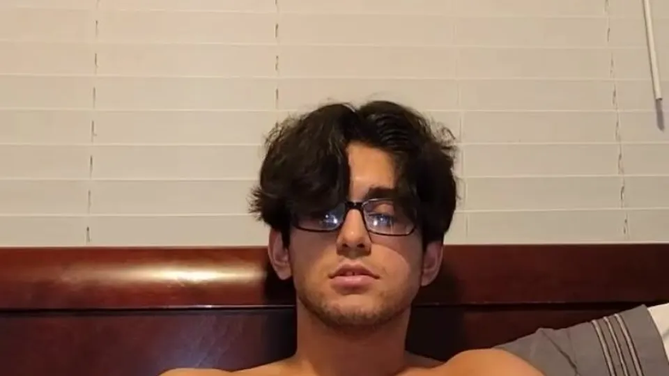 Hairy 18yr old jerking off - ThisVid.com