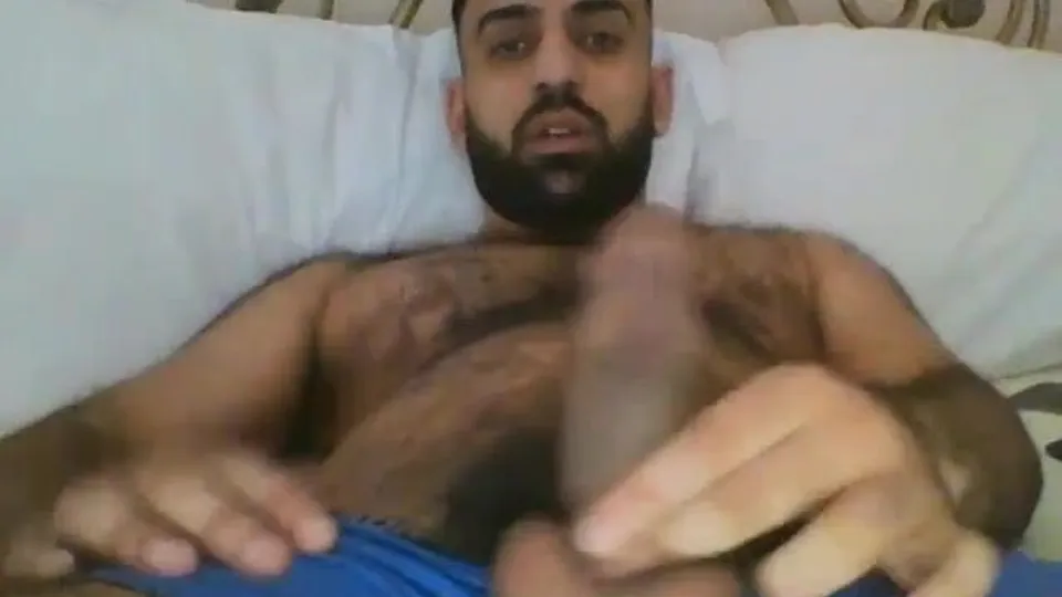 Hairy arab str8 jerking on cam - ThisVid.com