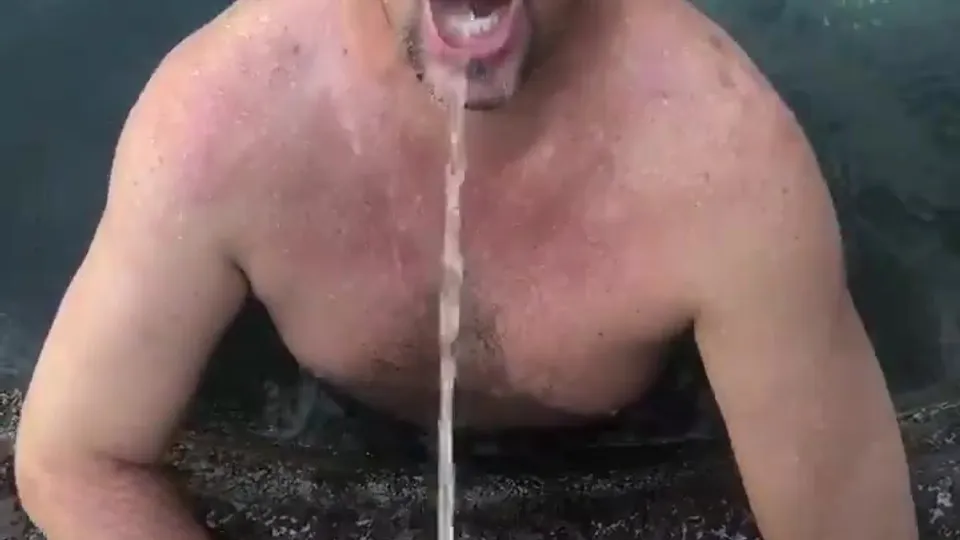 Hairy black master/pissing - ThisVid.com