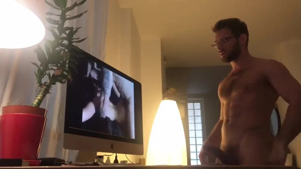 Hairy daddy jerking watching porn - ThisVid.com