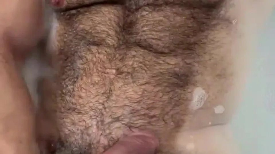 Hairy daddy relaxing in the bath - ThisVid.com