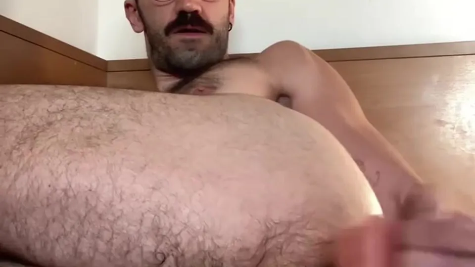 Hairy fag playing - video 3 - ThisVid.com