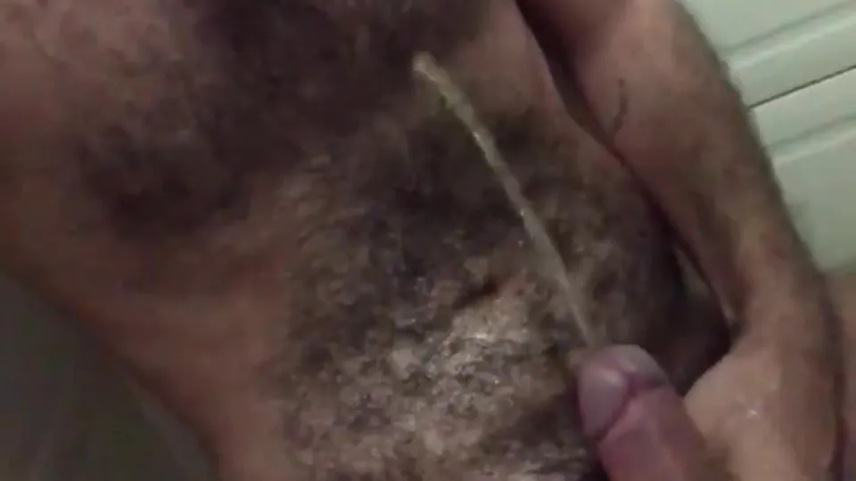 Hairy guy pissing on his body - ThisVid.com