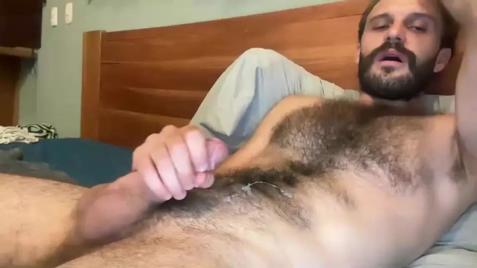 Hairy Hunk Shoots - ThisVid.com