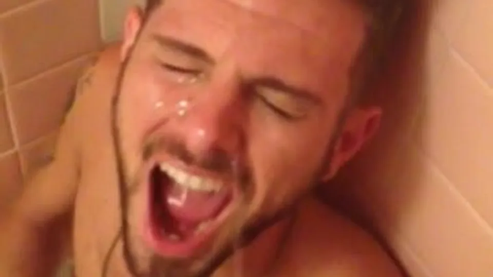 Hairy hunk showers in piss - ThisVid.com