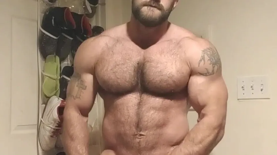 Hairy muscle bull flexes and busts a nut for you - ThisVid.com