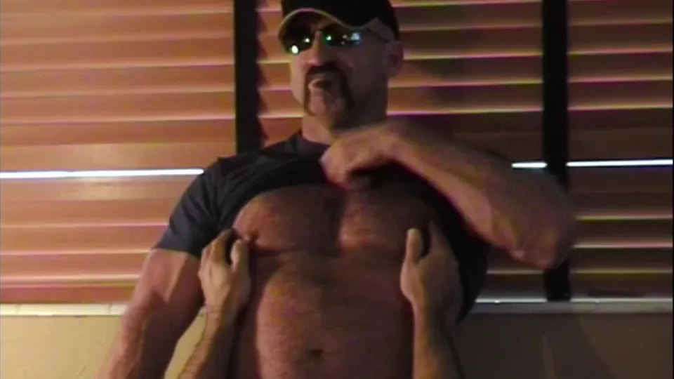 HAIRY MUSCLE GOD WORSHIP - ThisVid.com