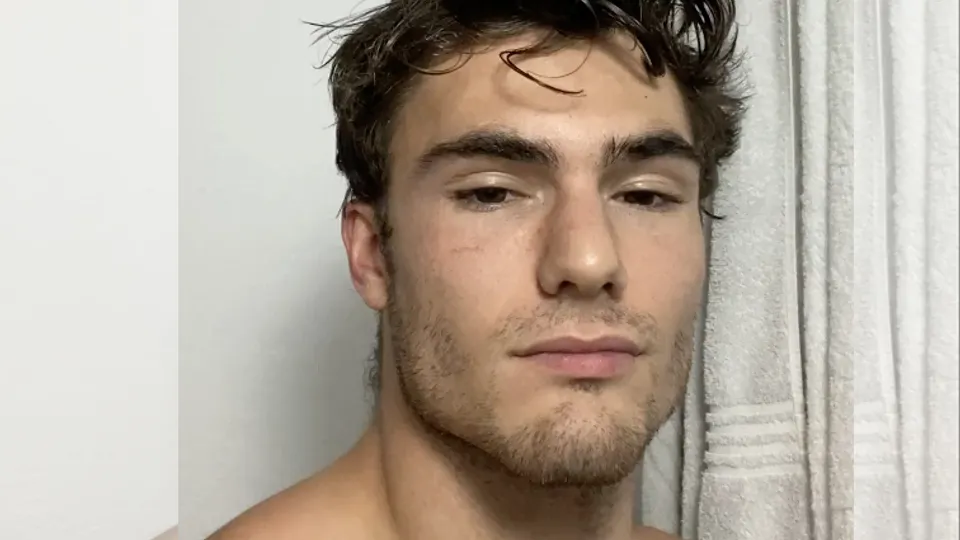 Hairy muscle jock shows, bends over, jerks & cums - ThisVid.com