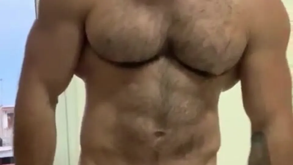 Hairy muscle posing naked for fans - ThisVid.com