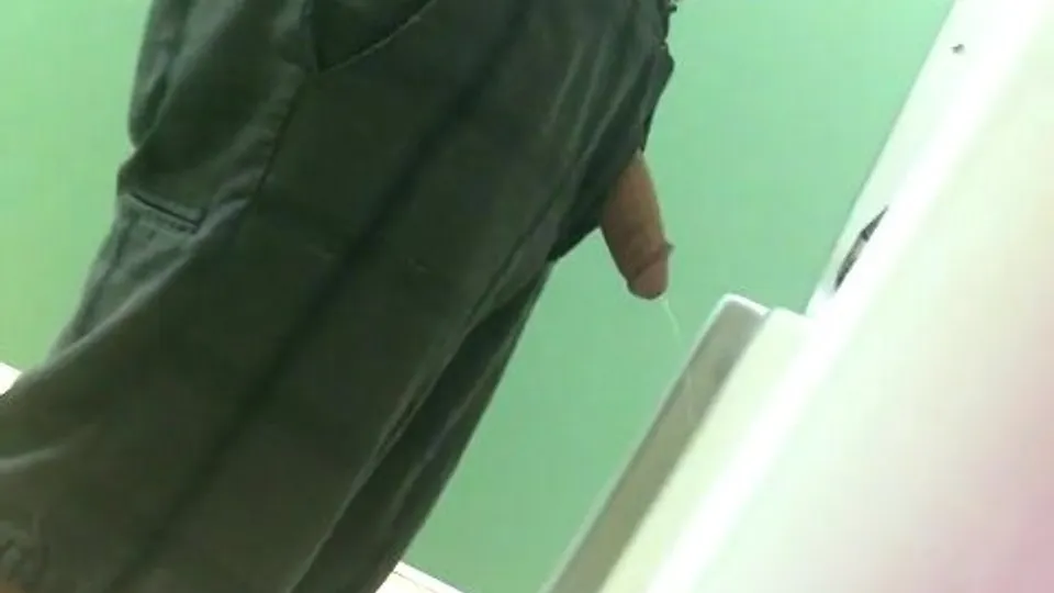Hairy pisser - video 4 - ThisVid.com