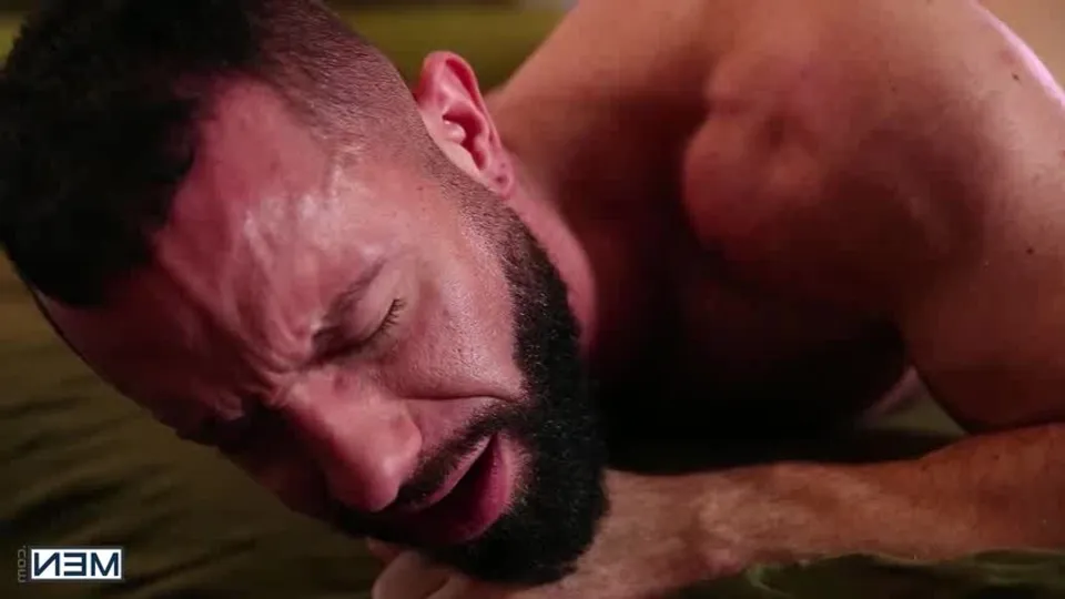 Hairy sexy muscle banged hard - ThisVid.com