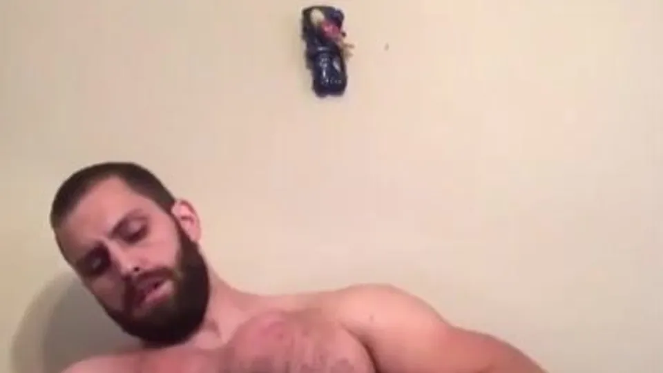 Hairy stud cumming - ThisVid.com