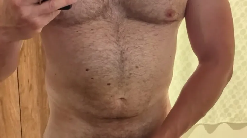 Hairy stud jerks off and cums - ThisVid.com