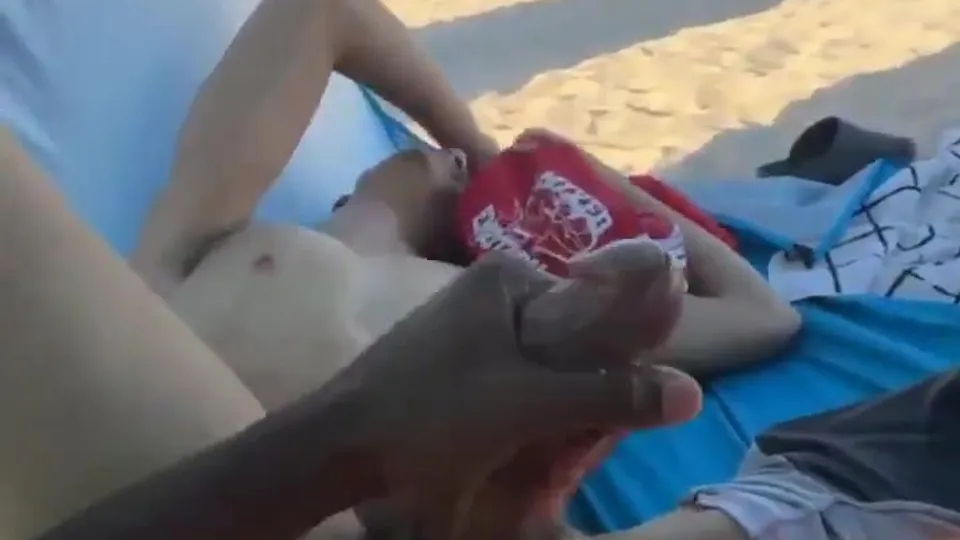 Handjob at the beach - video 10 - ThisVid.com