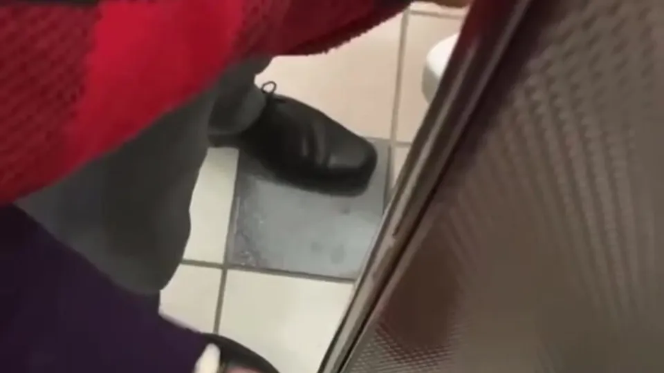 Handjobs at the airport - ThisVid.com