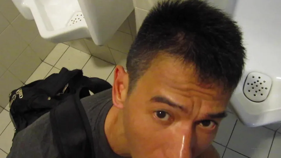 Handsome Asian cruising and swallowing cum - ThisVid.com