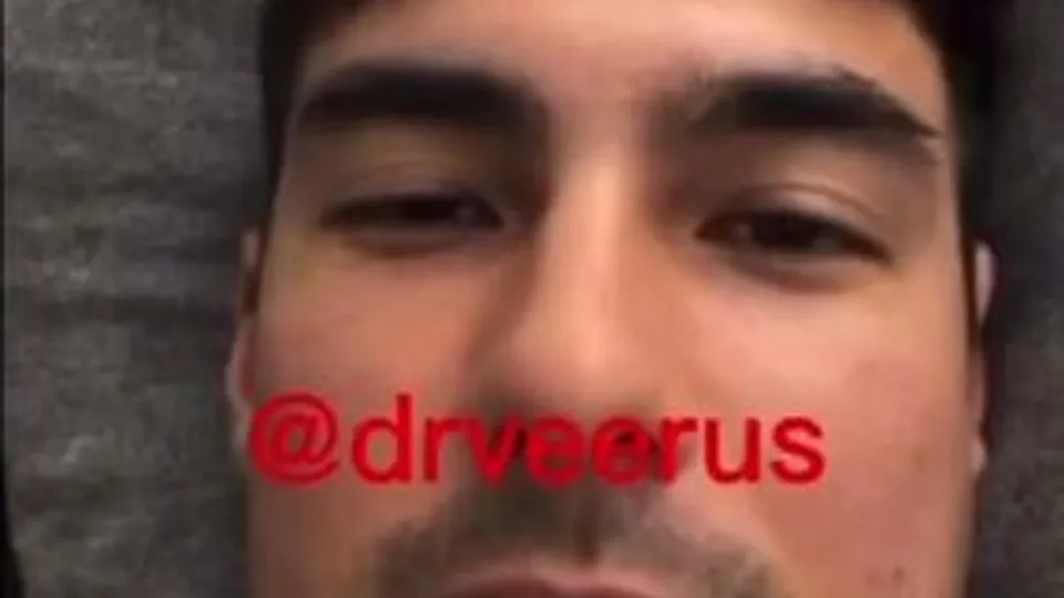 Handsome doctor - ThisVid.com em inglês