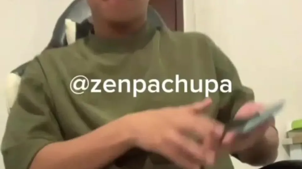 Handsome Filipino hunk shows off cam porn