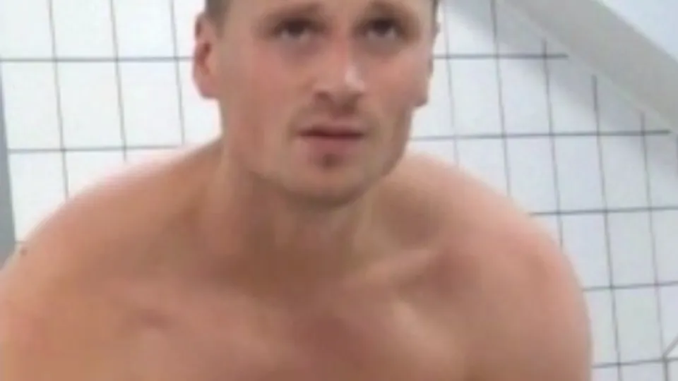 Handsome guy and amazing bald cock - ThisVid.com