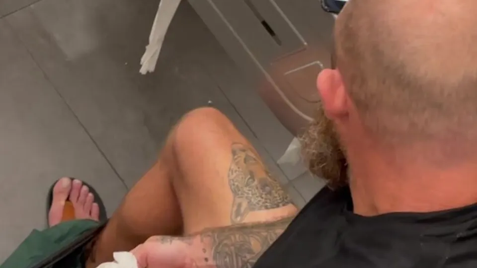 Handsome guy jerks off in the toilet and cums - ThisVid.com