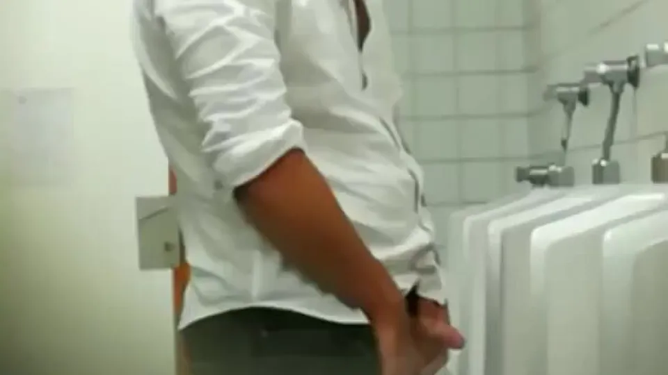Handsome Guy Pissing - video 3 - ThisVid.com