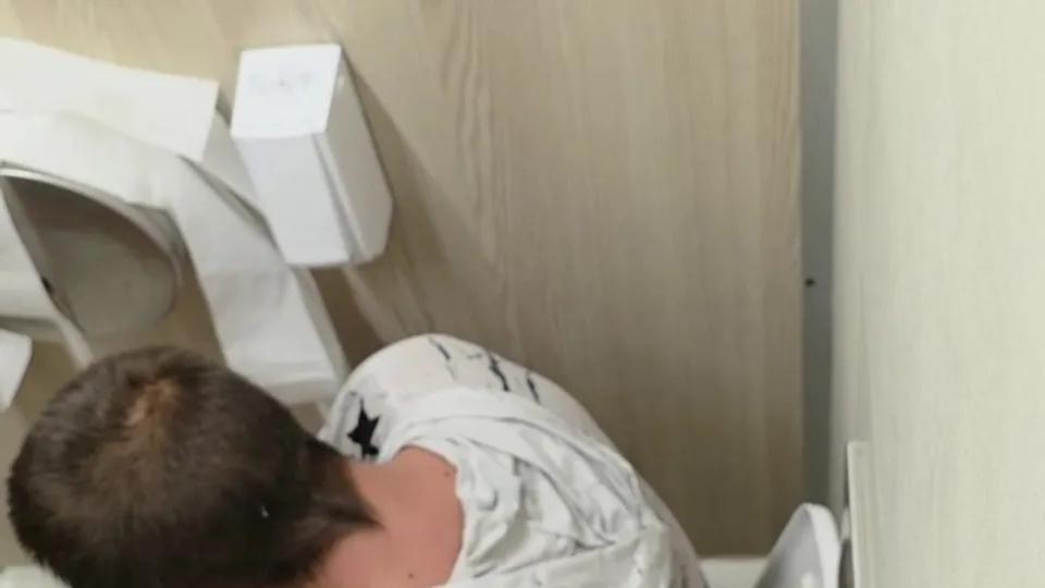 Handsome guy try to cum in public toilet - ThisVid.com