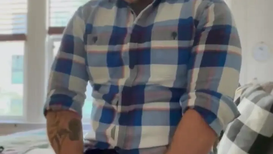 Handsome Midwestern Dad Jerks Out a Quick Load - ThisVid.com