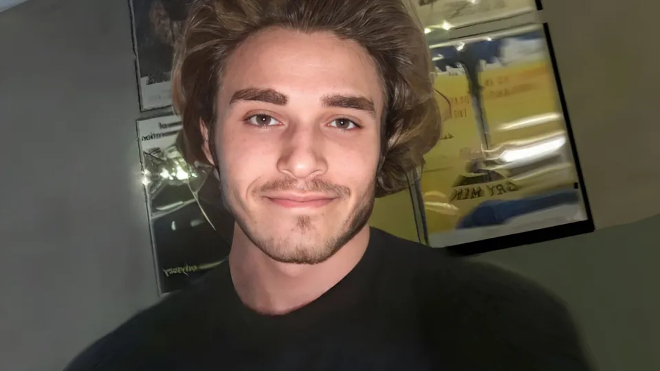 Handsome Straight Lad Got Baited to Cum - ThisVid.com