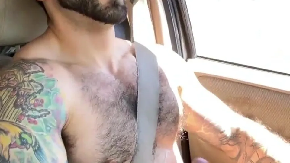 Handsome tattooed hunk jerks off and cums while driving - ThisVid.com