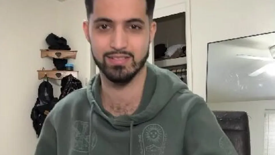 Handsome Yemeni guy's seductive masturbation - ThisVid.com