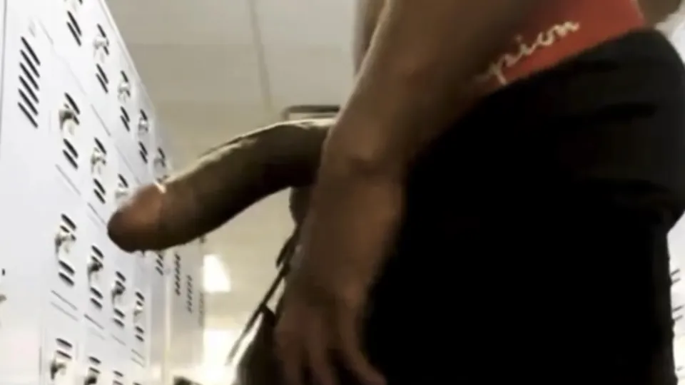 *HARD* BBC stroked in busy locker room - ThisVid.com