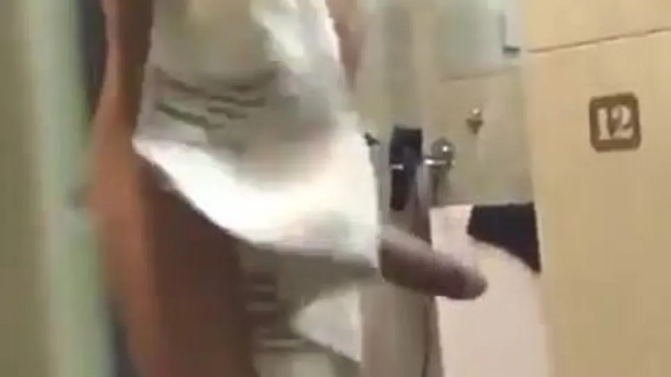 Hardon in the locker - ThisVid.com