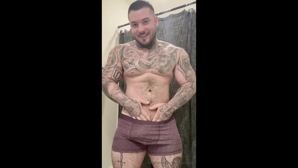 Having a shower and stroking my fat cock – Derek Martin (Deek Aesthetic)