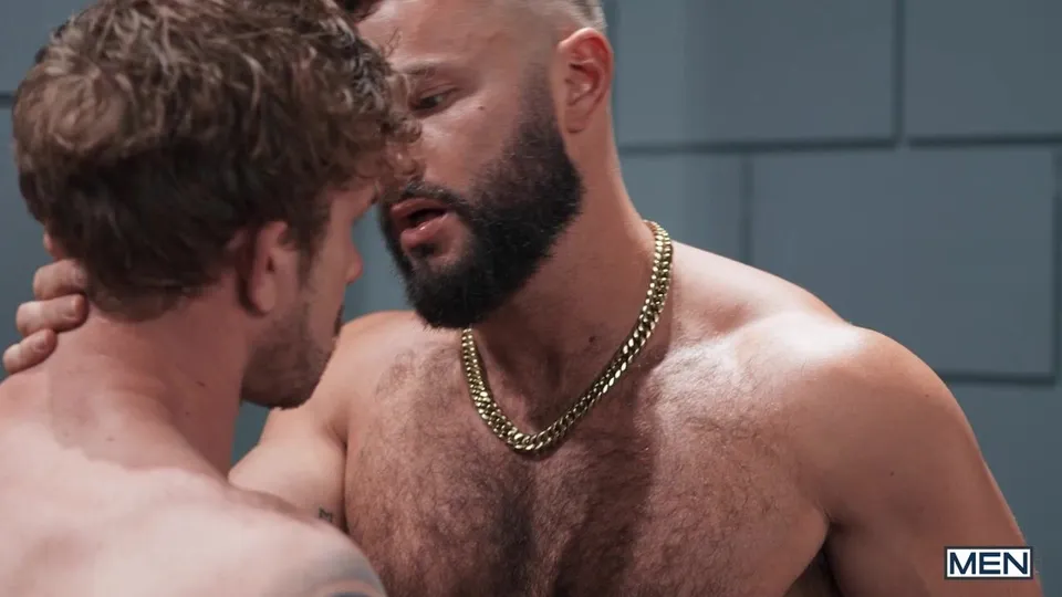 A Naked Streak de Evan Jordie termina em sexo gay duro com Hayden Harding