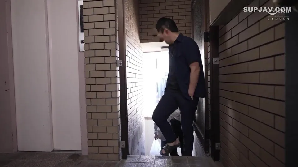 Solo Asian Dude Explores His Kinks in Empty Apartment