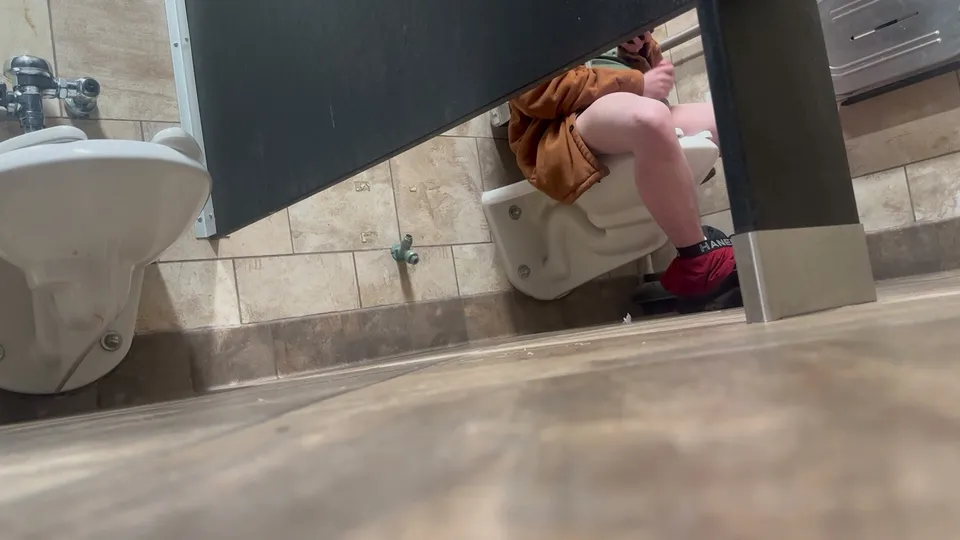 HD Employee Caught pt2 - ThisVid.com