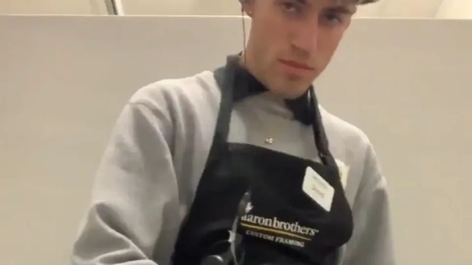 He got horny at work and didnt even take off the apron - ThisVid.com