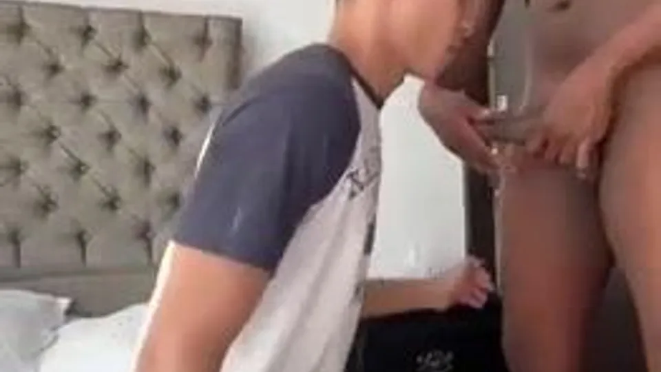 Gay Bareback Handjob & Cumshot