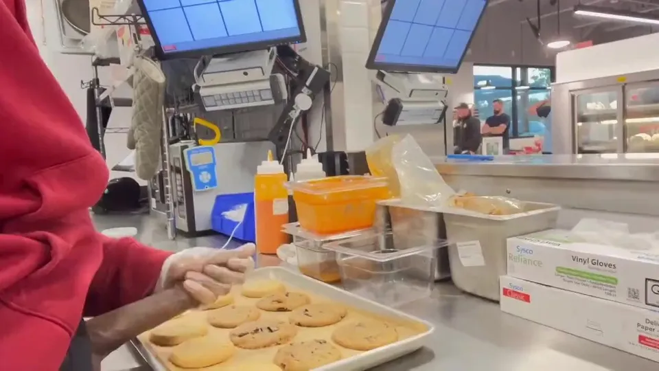 He really trying to be seen by those customers pt 2 - ThisVid.com