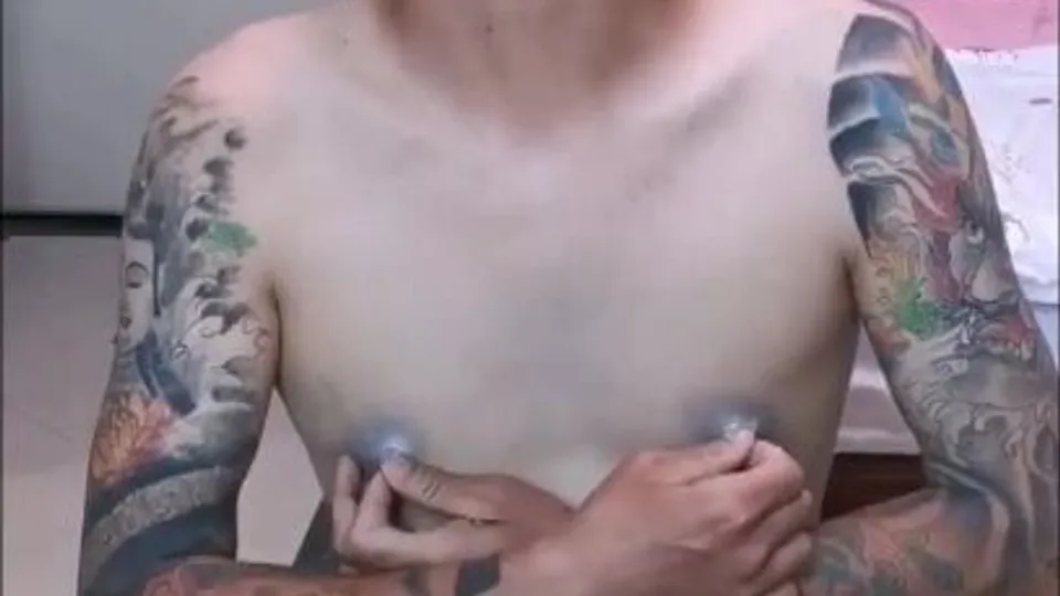 Headshaved, eyebrowshaved, bodypainted