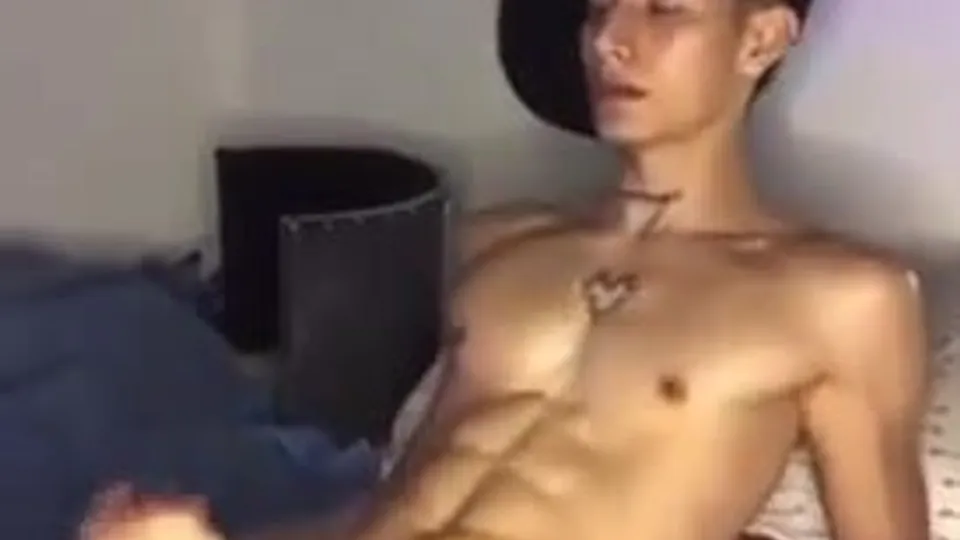 Helping hand to finish him off - ThisVid.com