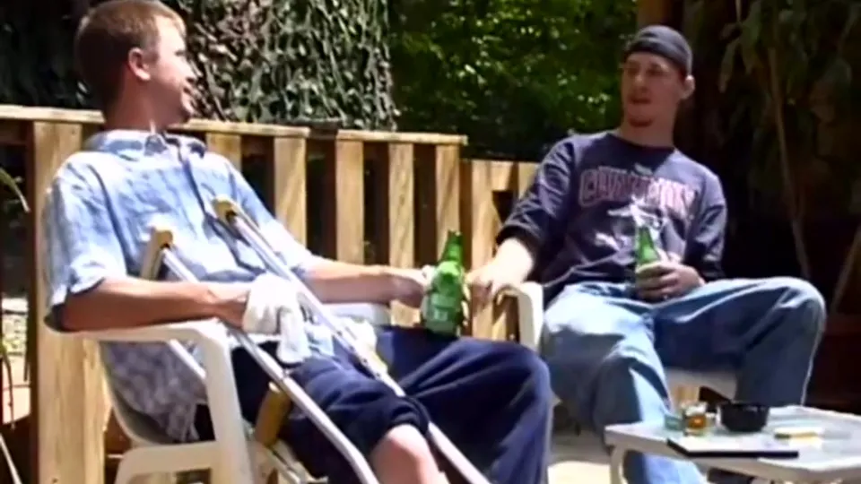 Helping his friend piss - ThisVid.com
