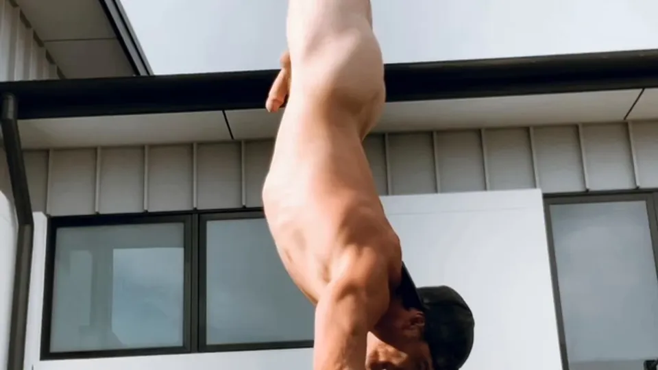 High bar - ThisVid.com