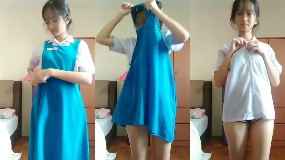 High School Girl Strips and Takes Selfies