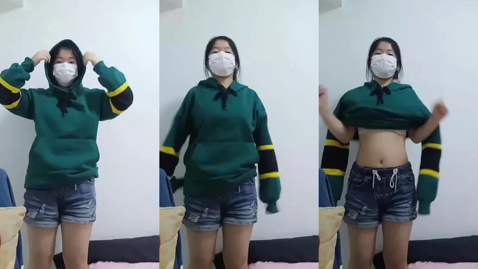 High school girl strips and takes selfies 17 