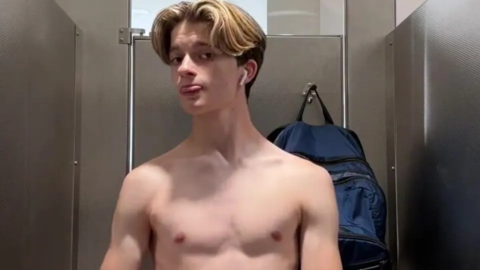 High schooler dared to jerk off - ThisVid.com