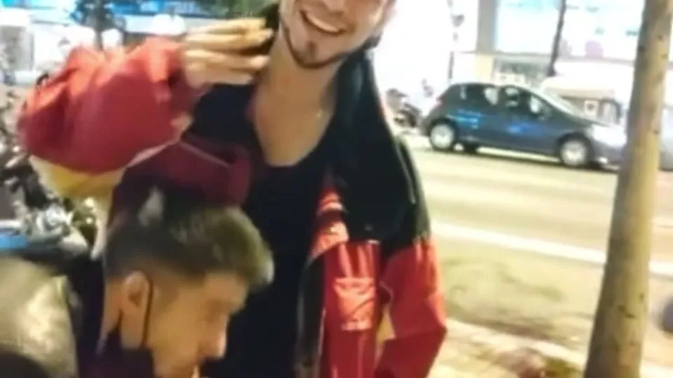His friends suck his dick in the street - ThisVid.com
