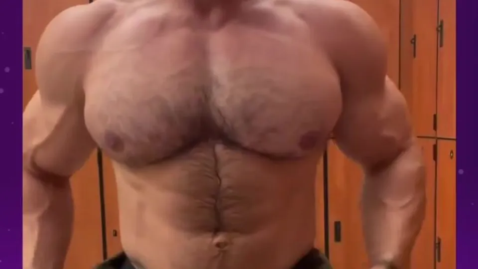 Hit Muscledaddy quick flex - ThisVid.com