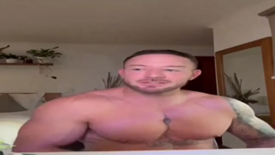 Horny Gym Hunk Holdenhunt Barebacks
